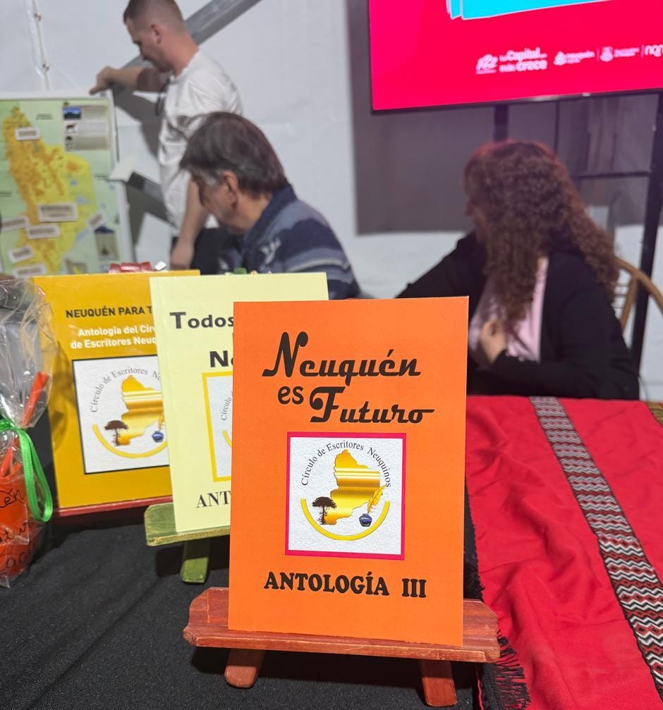 Una voz de Villa Pehuenia Moquehue en la Feria del Libro de Neuquén: Mariela Fritz participó de la presentación de